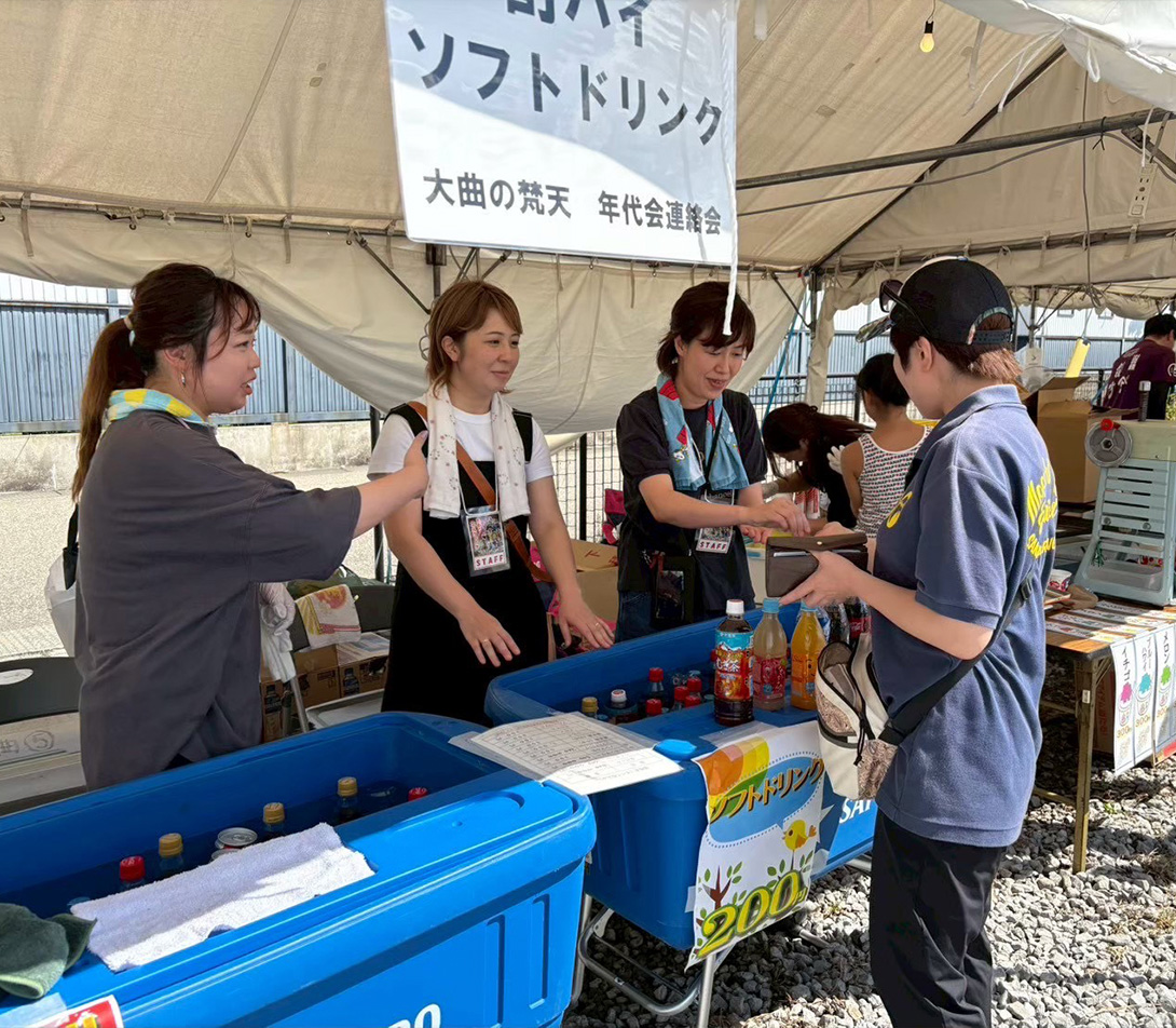 お祭りの屋台の様子